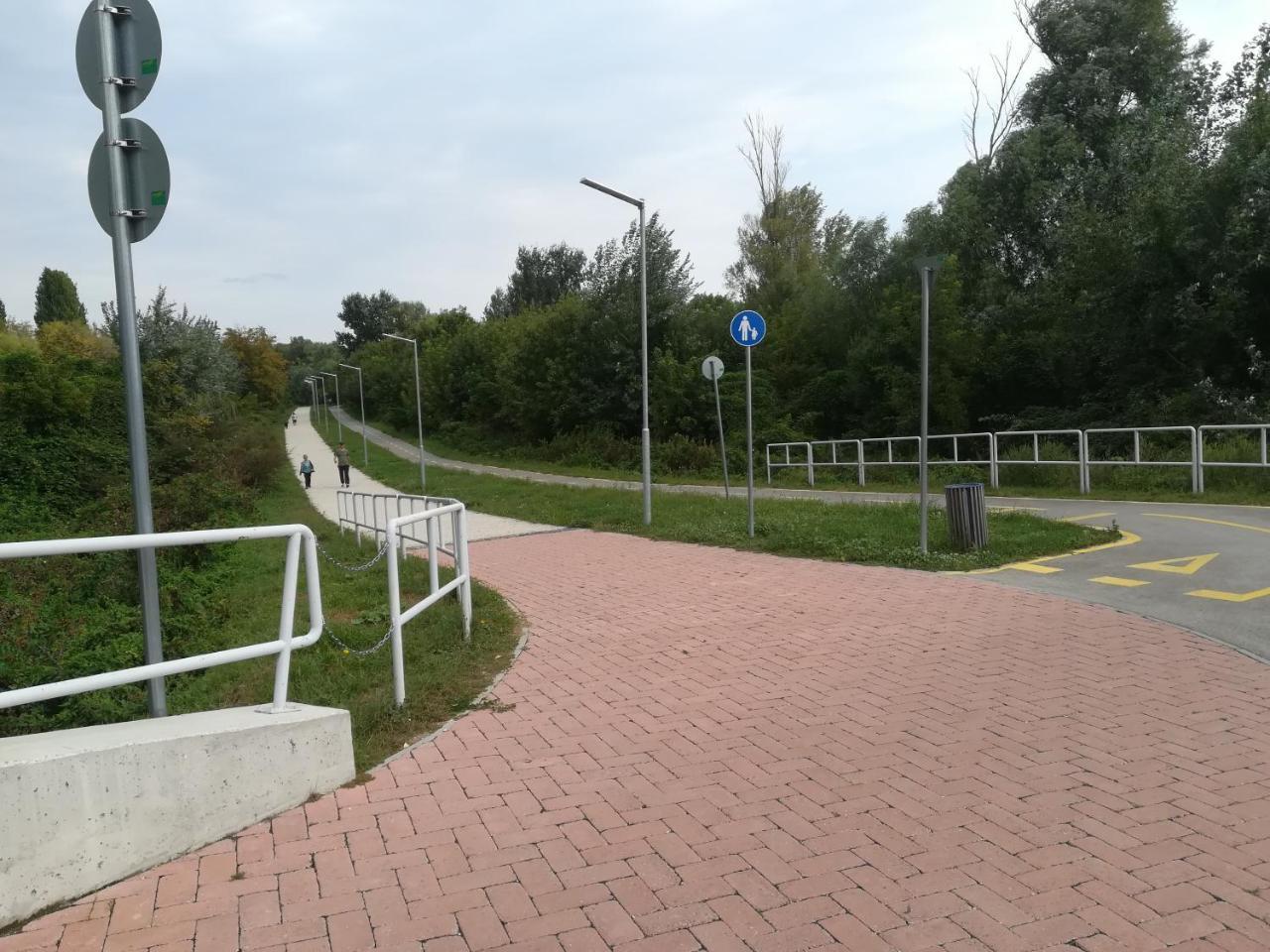 Betty Apartman Balatonfuzfo Exterior photo